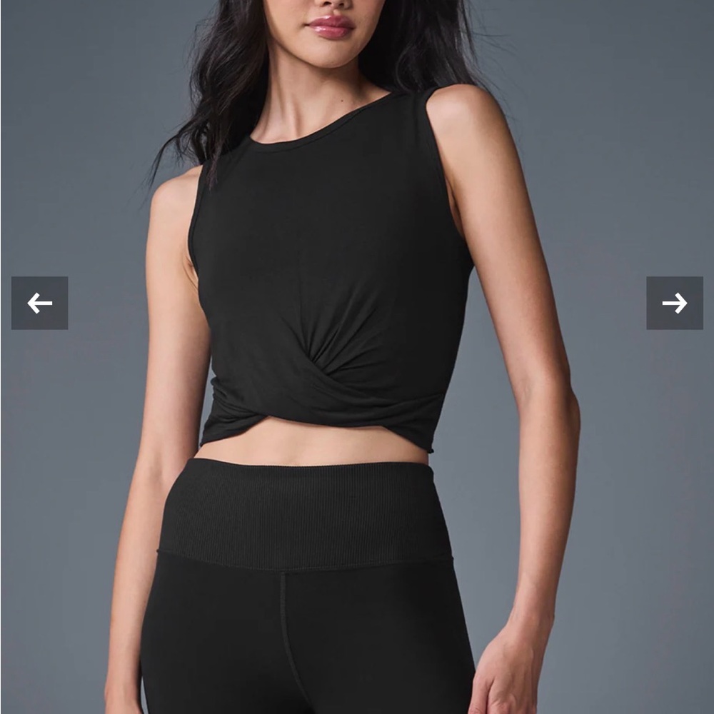 Alo yoga cover too Black Twist-Front Crop